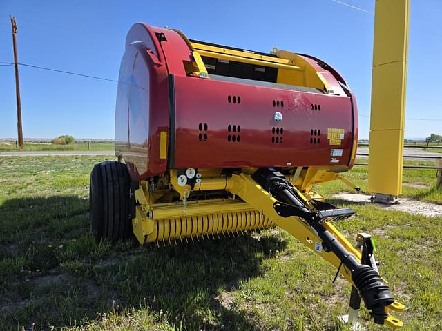 Image of New Holland RB560 Specialty Crop equipment image 2