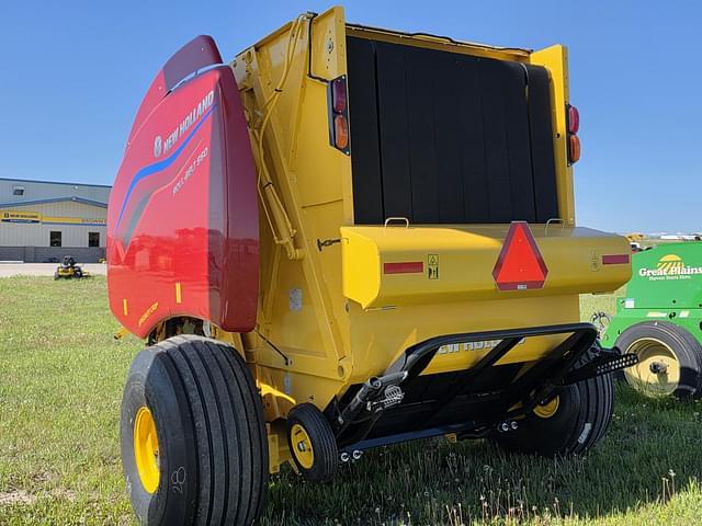 Image of New Holland RB560 Specialty Crop equipment image 1
