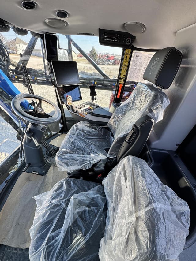 Image of New Holland SP410F equipment image 2