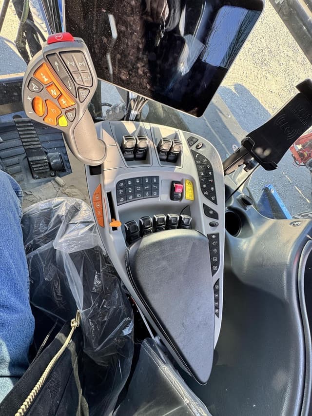 Image of New Holland SP410F equipment image 3