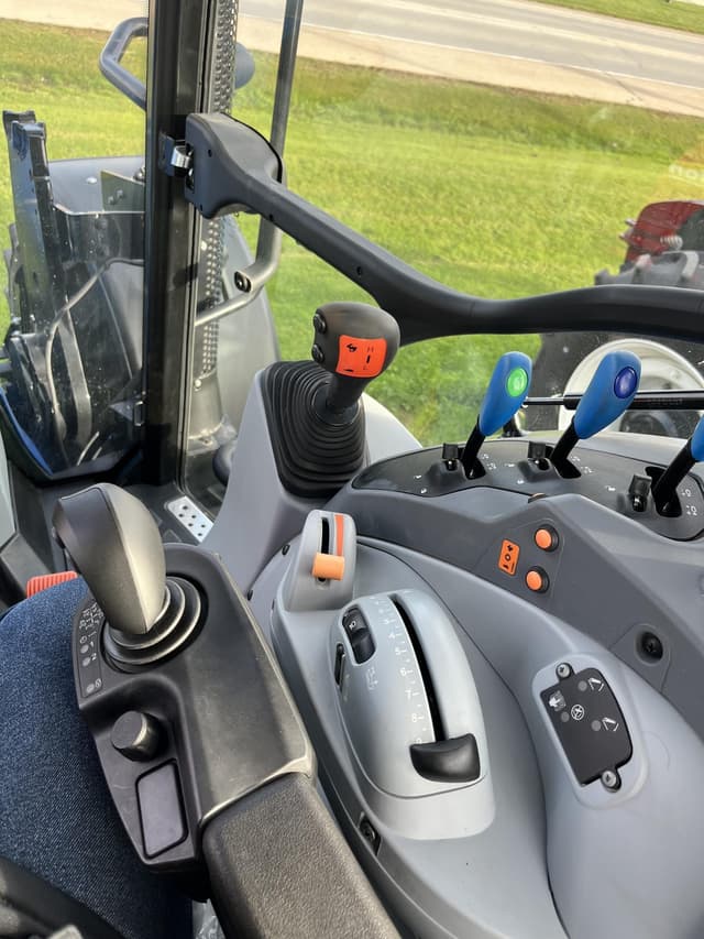 Image of New Holland T5.120 equipment image 3