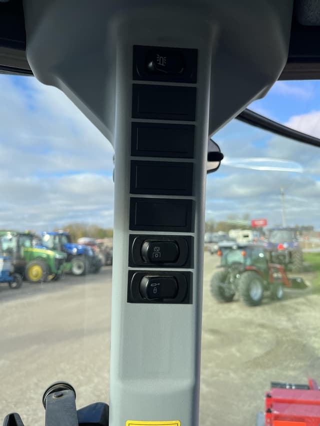 Image of New Holland T5.120 equipment image 4