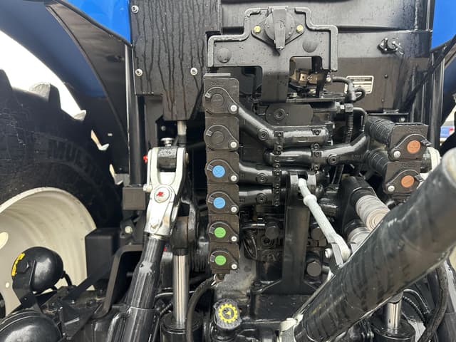 Image of New Holland T7.210 equipment image 4