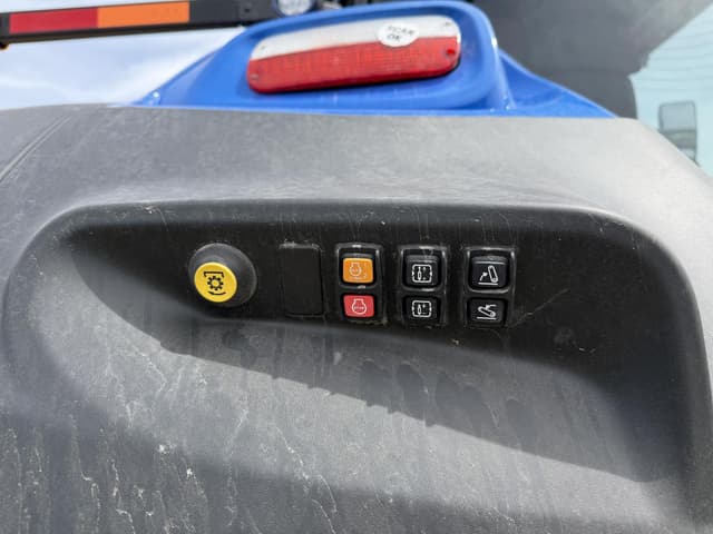 Image of New Holland T7.340HD equipment image 4