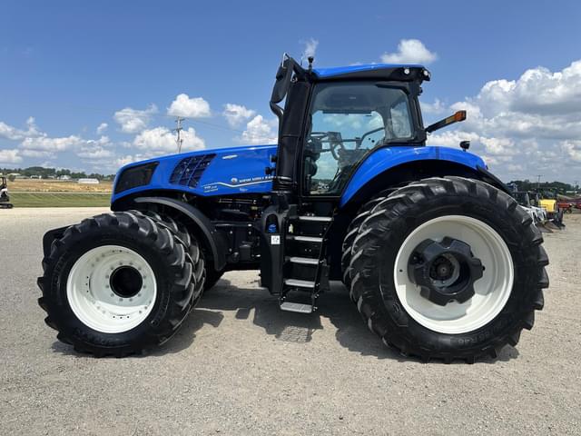 Image of New Holland T8.415 equipment image 1
