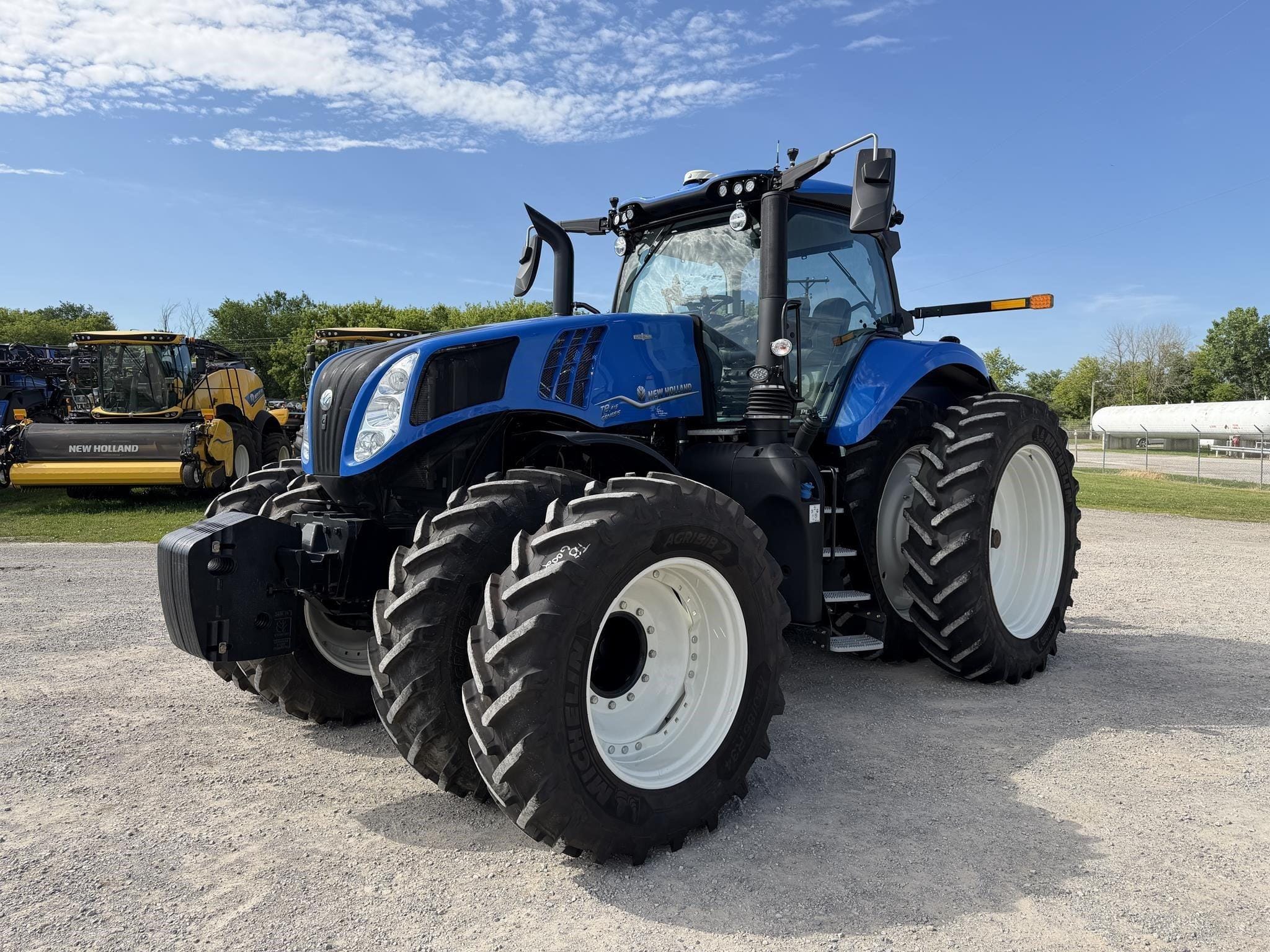 2025 New Holland T8.415 Equipment Image0