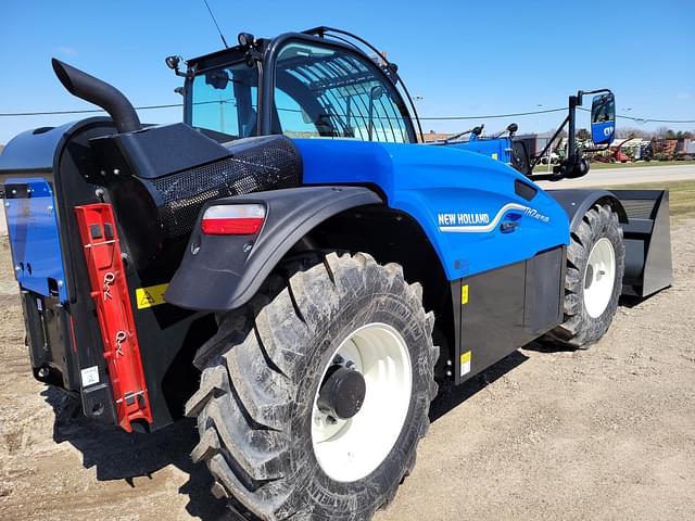 Image of New Holland TH7.42 Plus equipment image 2