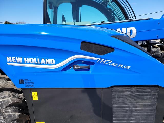 Image of New Holland TH7.42 Plus equipment image 4