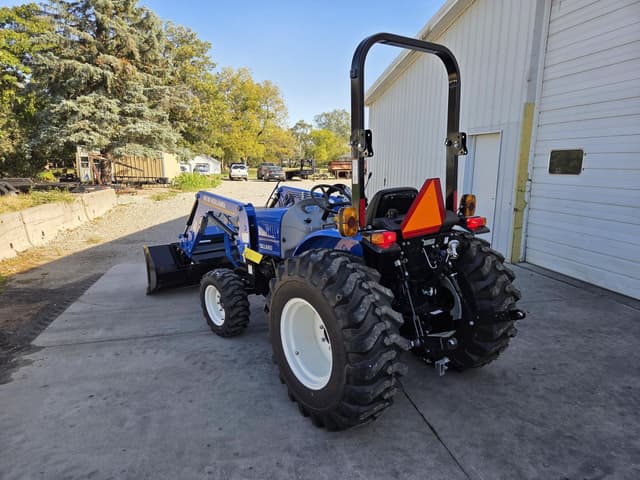 Image of New Holland Workmaster 25 equipment image 2