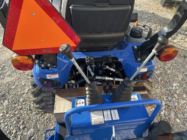 Image of New Holland Workmaster 25 equipment image 4