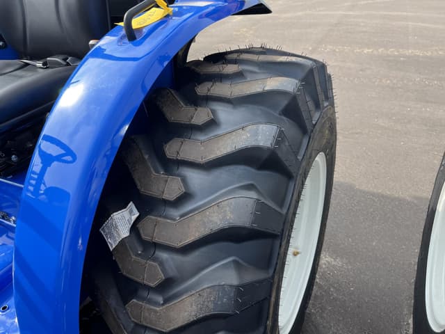 Image of New Holland Workmaster 25 equipment image 2