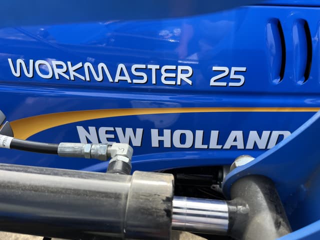Image of New Holland Workmaster 25 equipment image 4