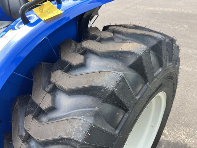 Image of New Holland Workmaster 35 equipment image 2