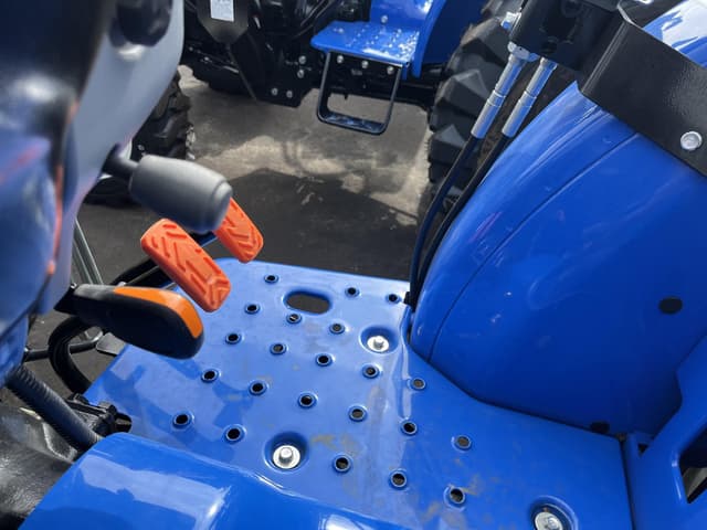 Image of New Holland Workmaster 35 equipment image 3