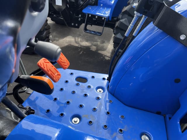 Image of New Holland Workmaster 35 equipment image 3