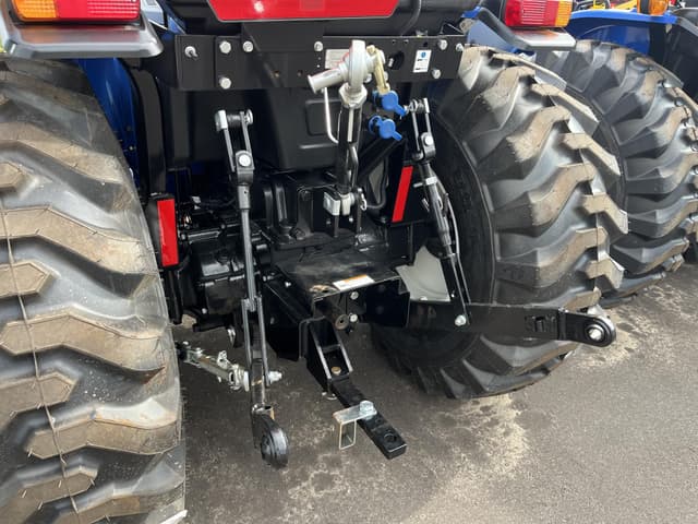 Image of New Holland Workmaster 35 equipment image 4