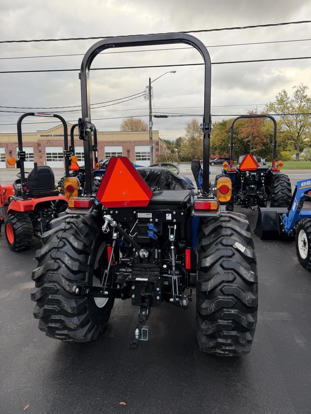 Image of New Holland Workmaster 35 equipment image 4