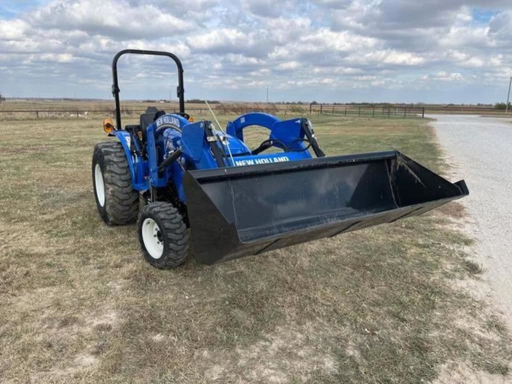 Image of New Holland Workmaster 35 Image 0