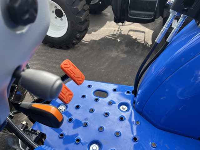 Image of New Holland Workmaster 40 equipment image 2