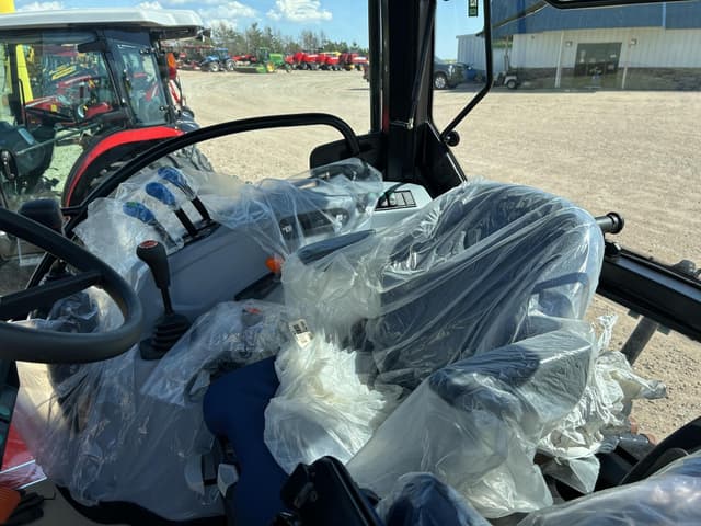 Image of New Holland Workmaster 75 equipment image 4
