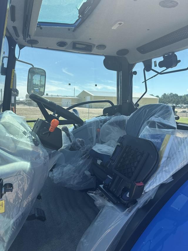 Image of New Holland Workmaster 75 equipment image 3