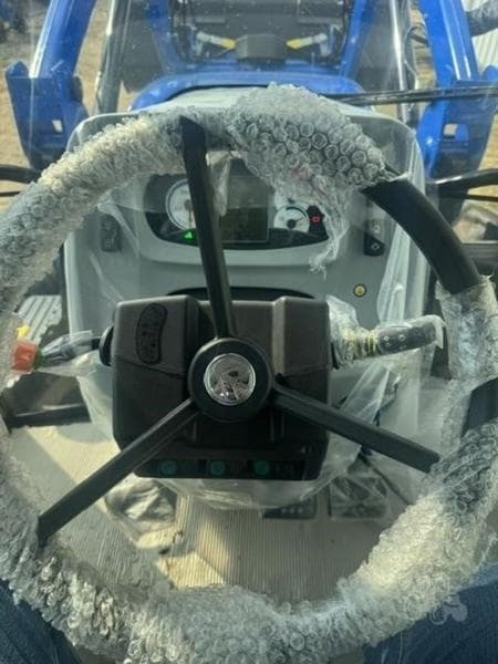 Image of New Holland Workmaster 105 equipment image 2