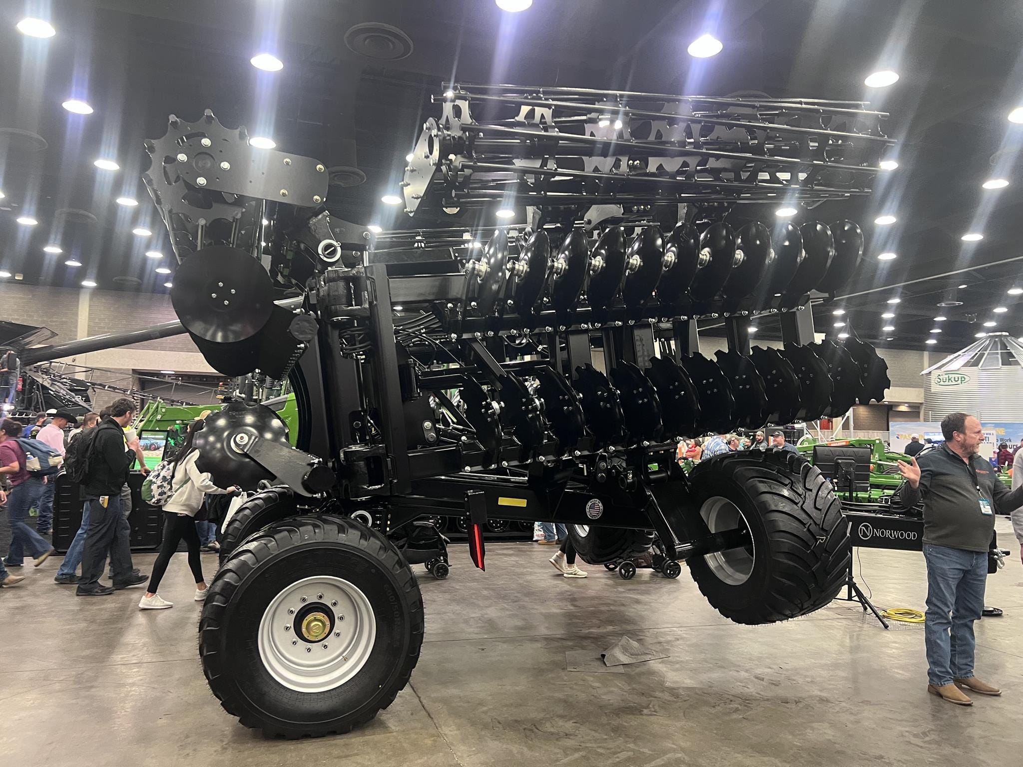 2025 Norwood DH4400 Equipment Image0