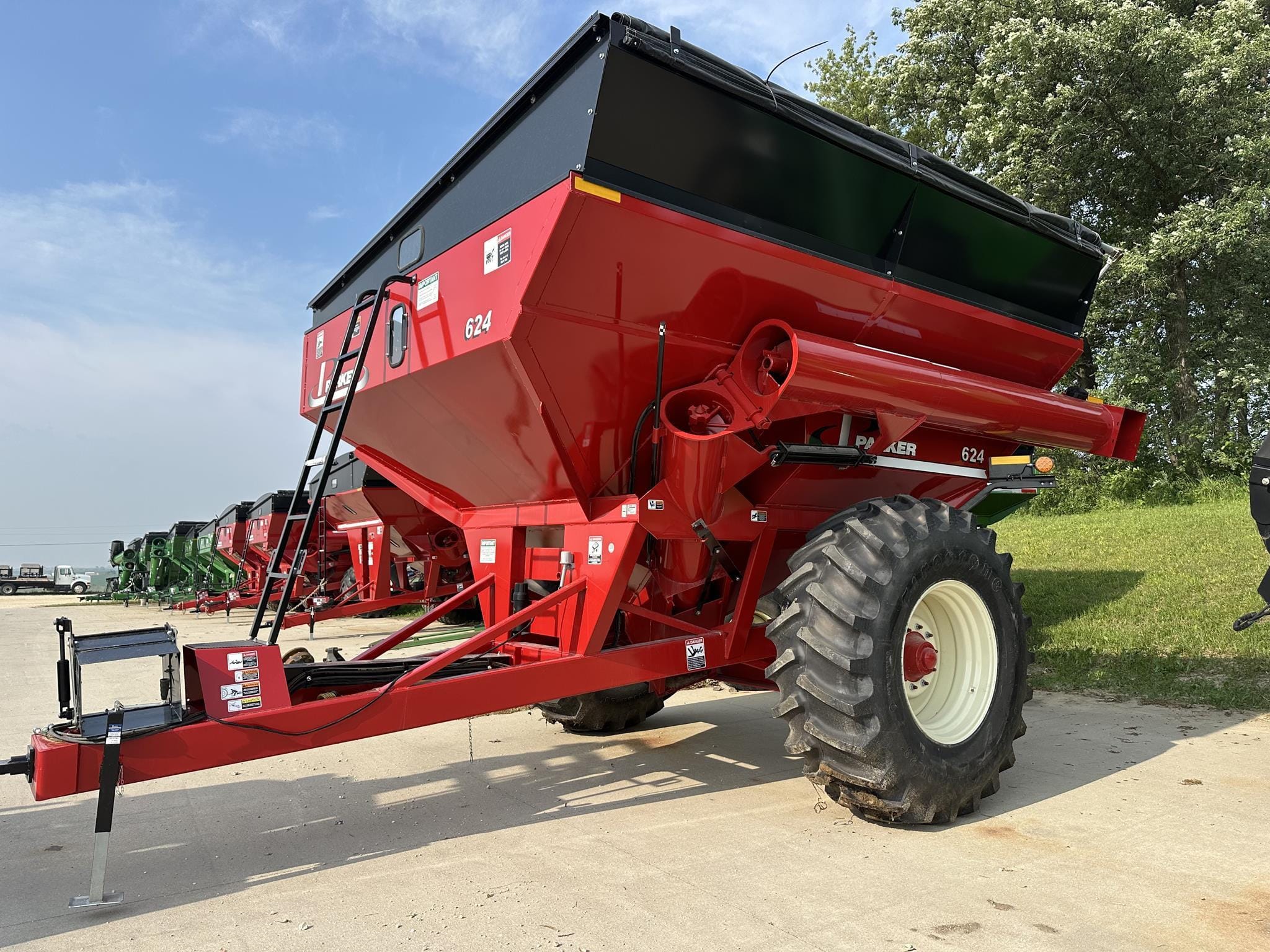 2025 Parker 624 Equipment Image0