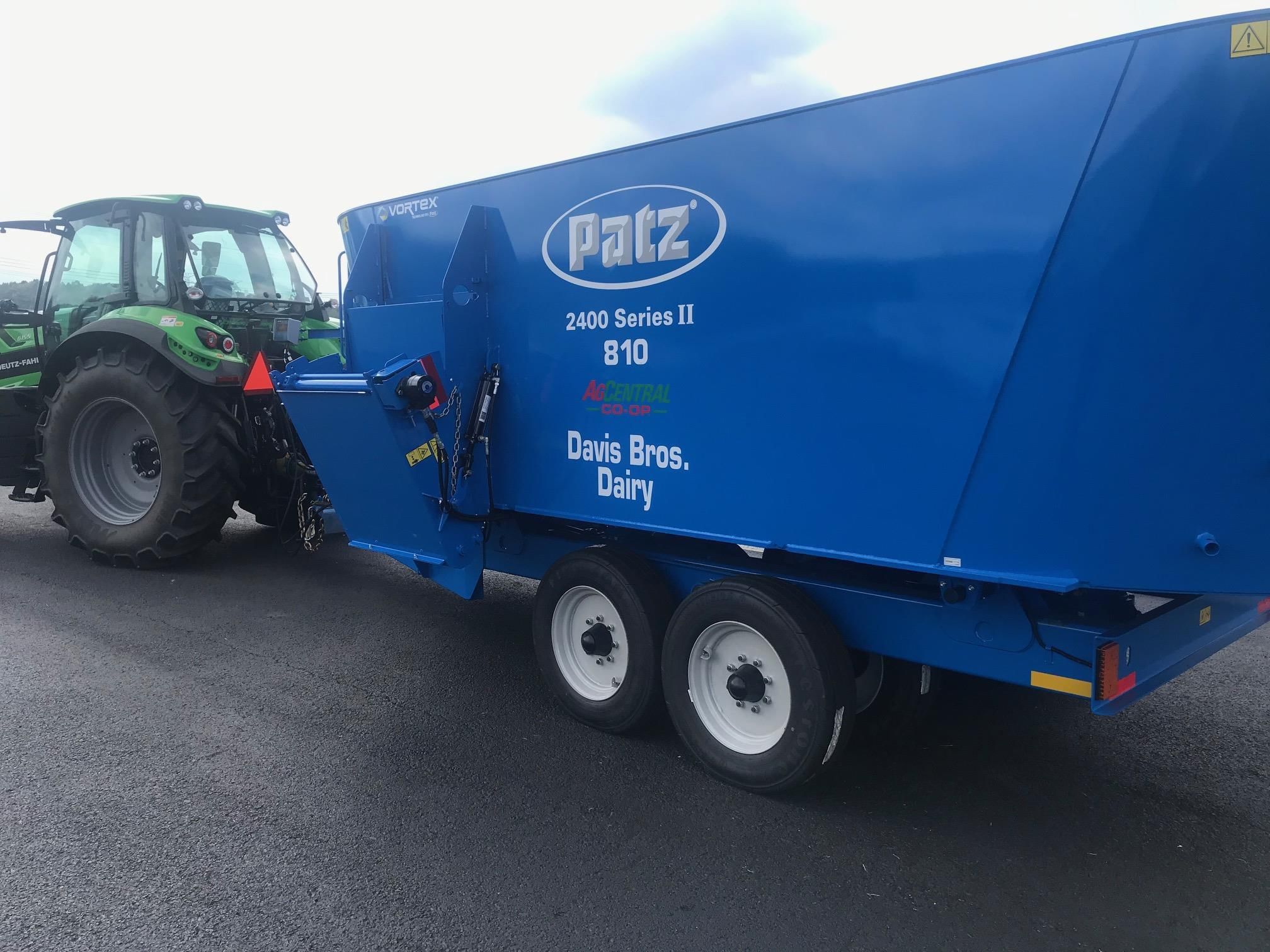 2025 Patz 2400 Series II 810 Equipment Image0