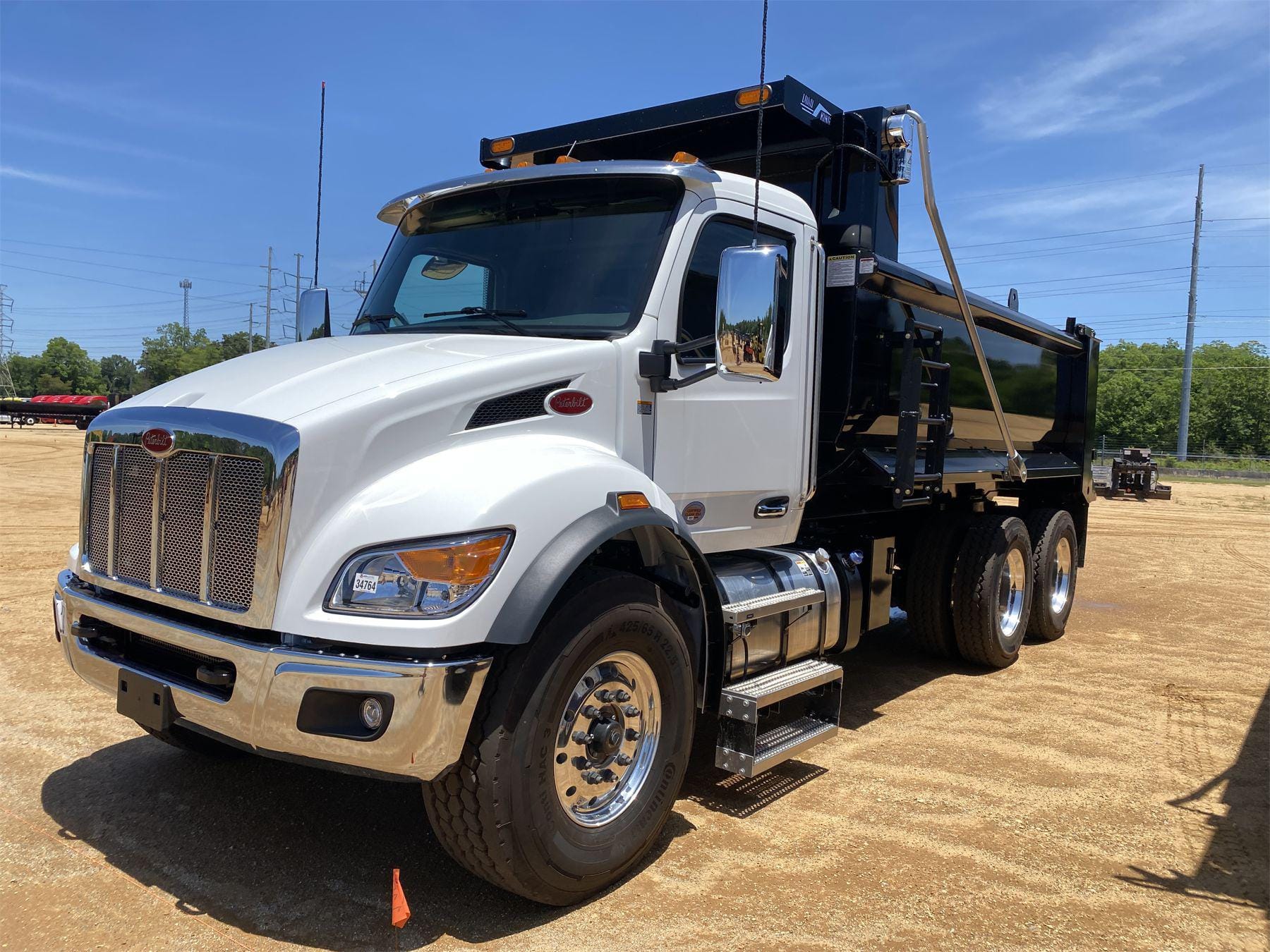 Main image Peterbilt 548