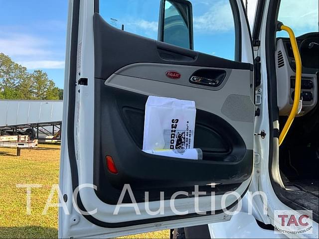Image of Peterbilt 567 equipment image 4