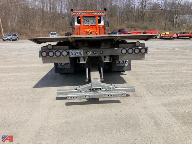 Image of Peterbilt 567 equipment image 4