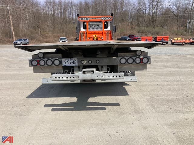 Image of Peterbilt 567 equipment image 3