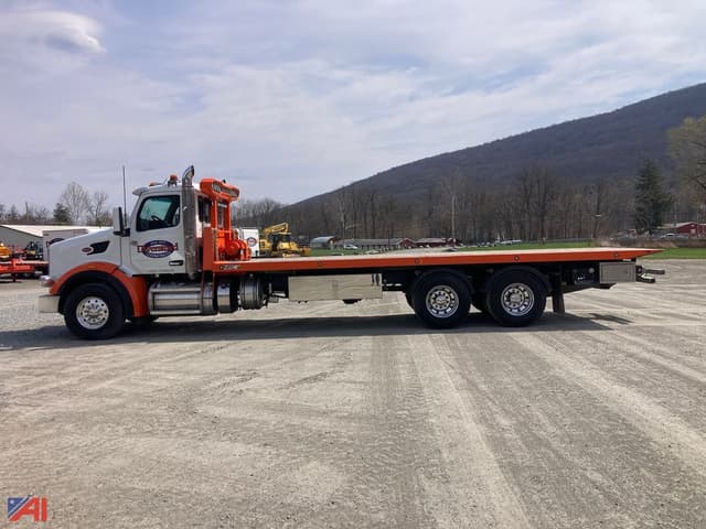 Image of Peterbilt 567 equipment image 2