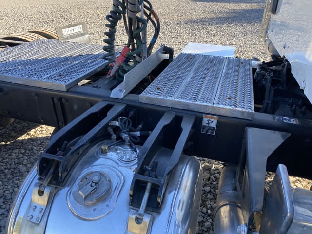 Image of Peterbilt 567 equipment image 4