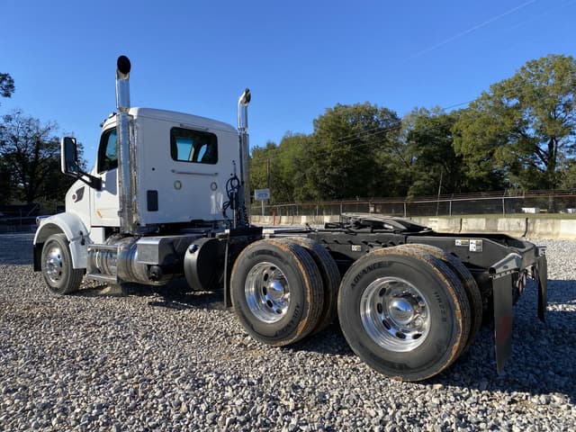Image of Peterbilt 567 equipment image 1