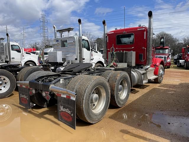 Image of Peterbilt 567 equipment image 3