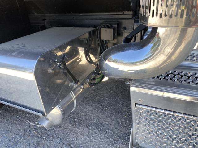 Image of Peterbilt 567 equipment image 4