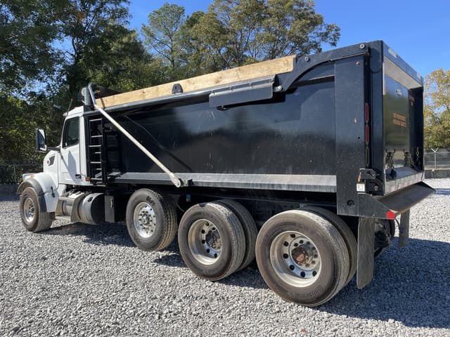 Image of Peterbilt 567 equipment image 1