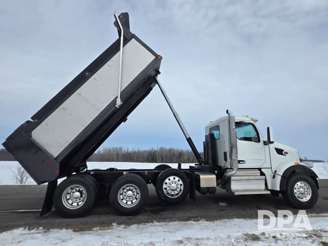 Image of Peterbilt 567 equipment image 4