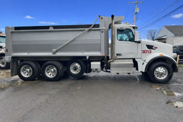 Image of Peterbilt 567 equipment image 4