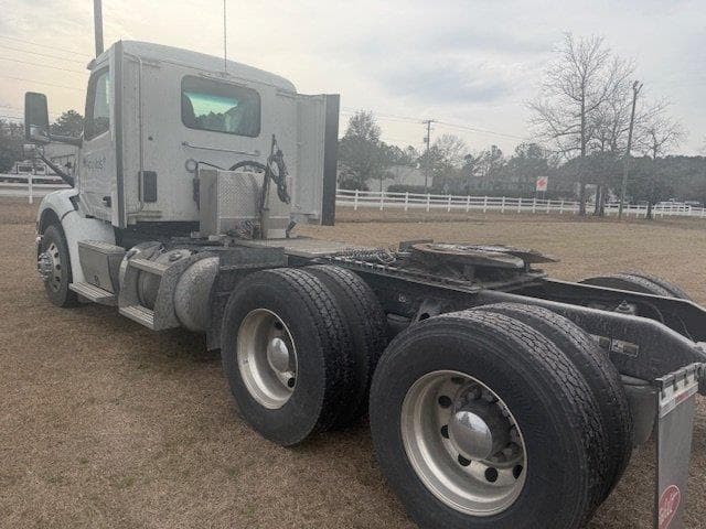 Image of Peterbilt 579 equipment image 2