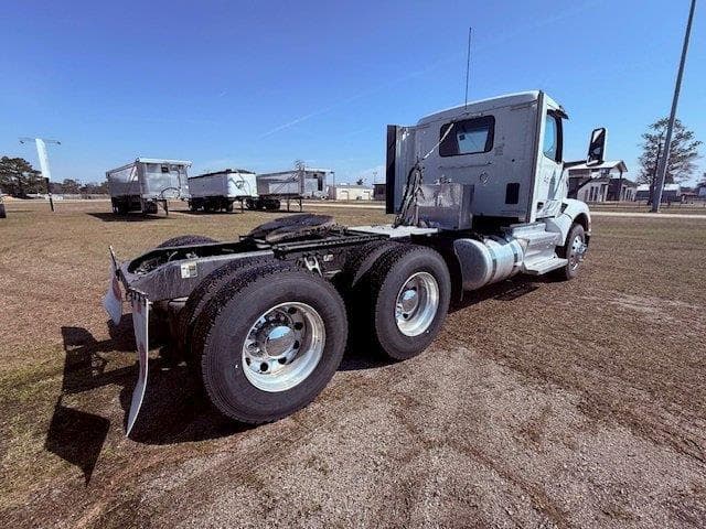 Image of Peterbilt 579 equipment image 4