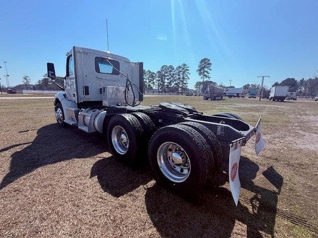 Image of Peterbilt 579 equipment image 2