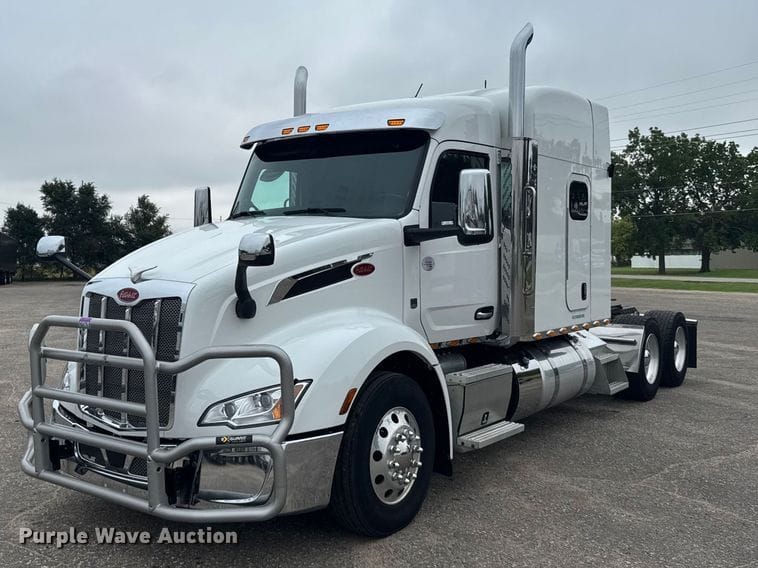 2025 Peterbilt 579 Equipment Image0
