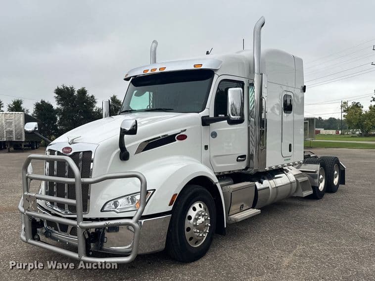 Image of Peterbilt 579 Primary image
