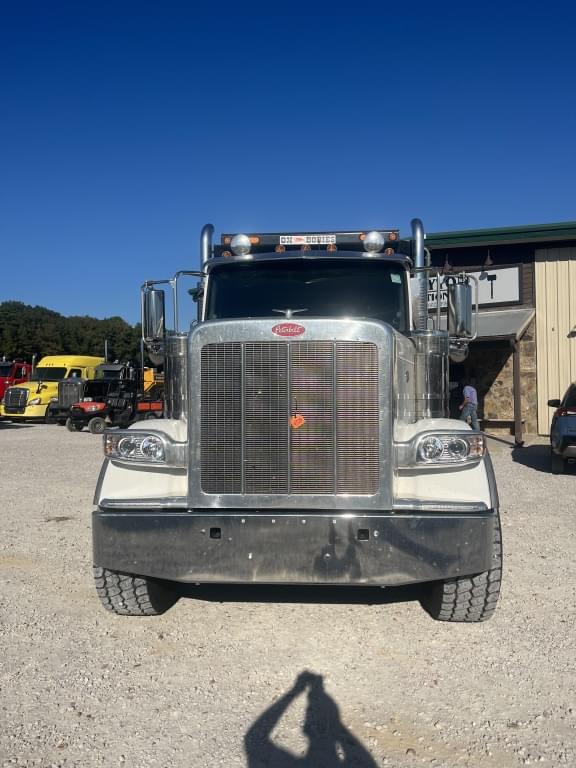 Image of Peterbilt 589 equipment image 2