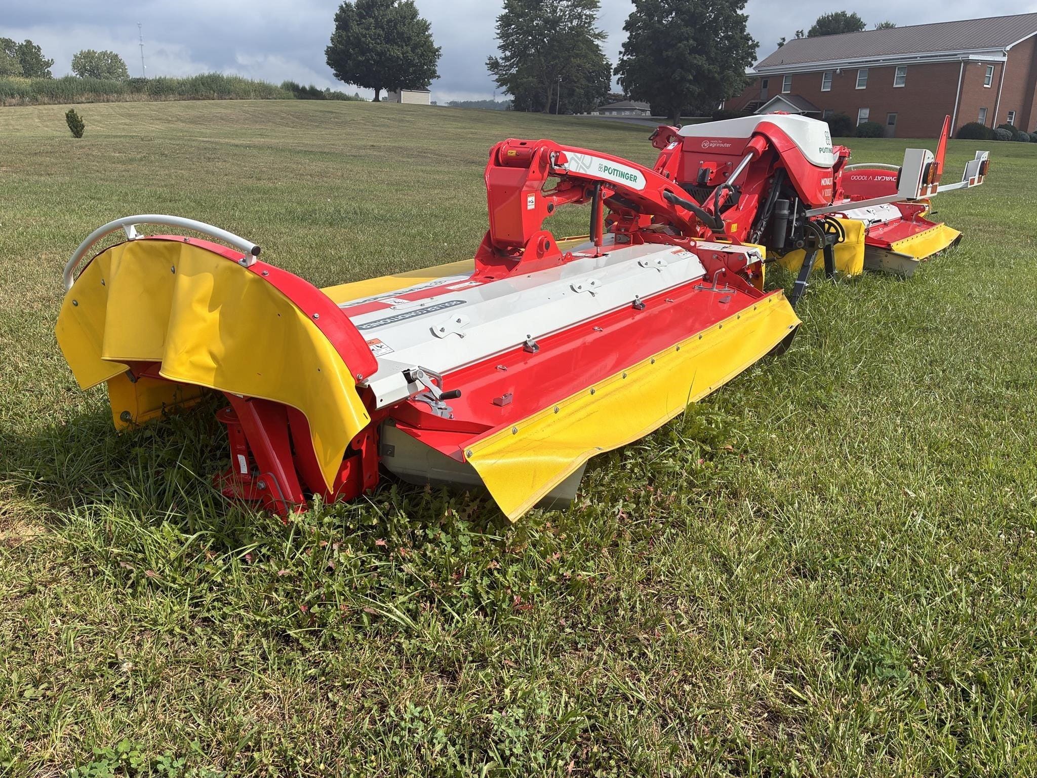 2025 Pottinger Novacat V1000  Equipment Image0