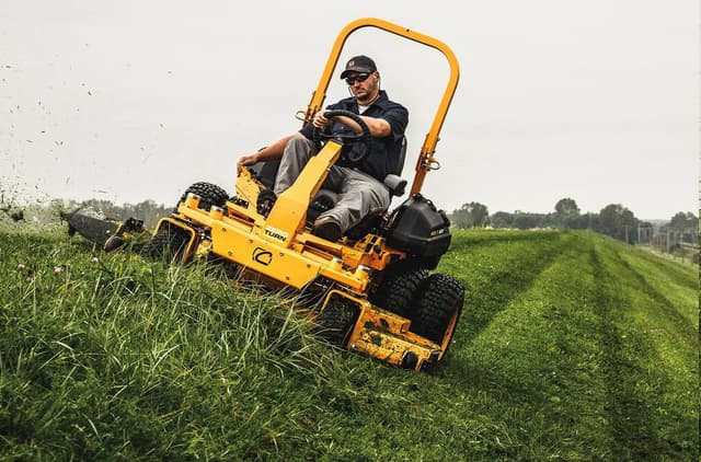 Image of Cub Cadet Pro Z 972SD equipment image 2