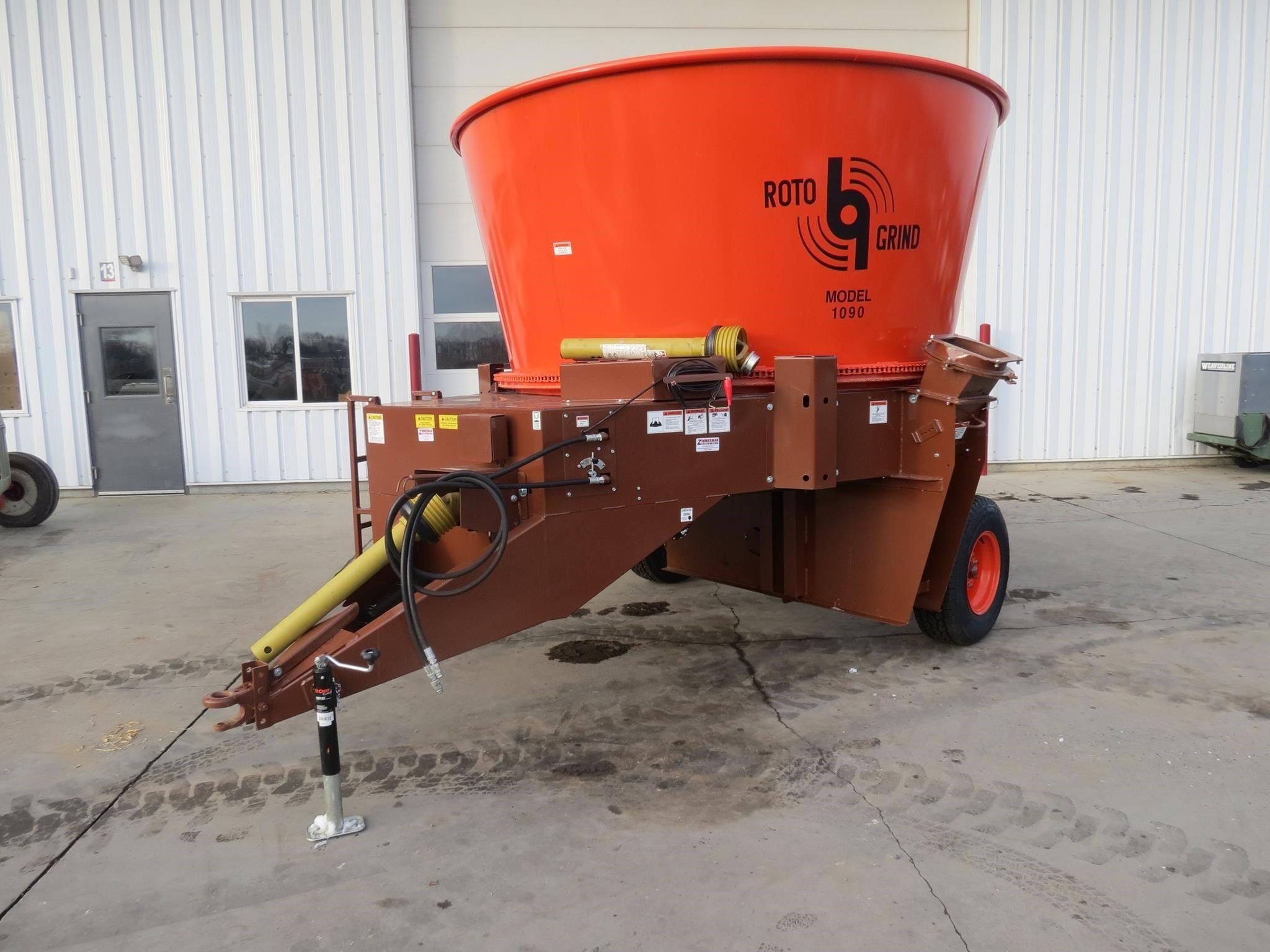 2025 Roto Grind 1090 Equipment Image0